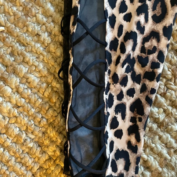 Victoria Secret leggings in leopard Sz 12 - Picture 3 of 6